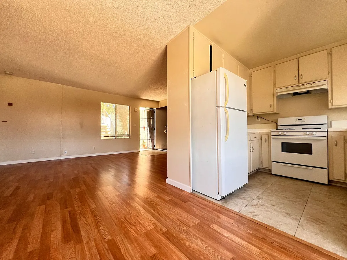 Building Photo - 4665 Cherokee Ave #18