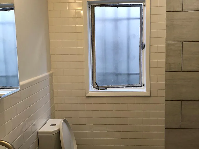 8333 1/4 Blackburn Ave — Photo 13