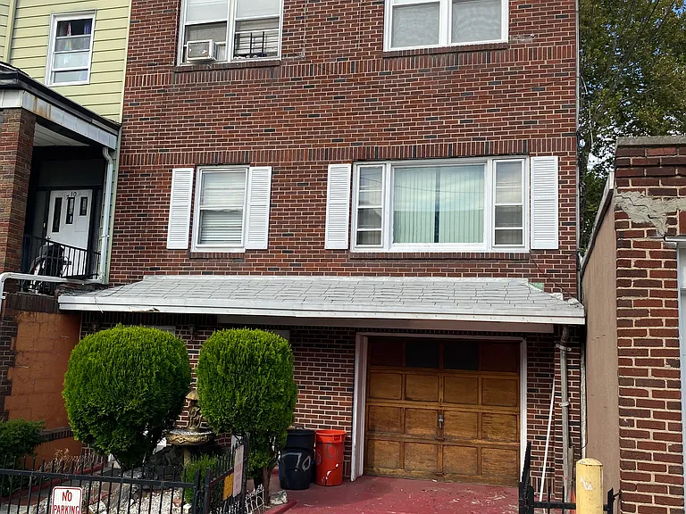 12th St — Photo 1