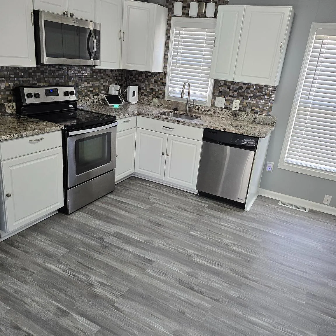 3 bed, 893 sqft, $2,750 — Photo 2