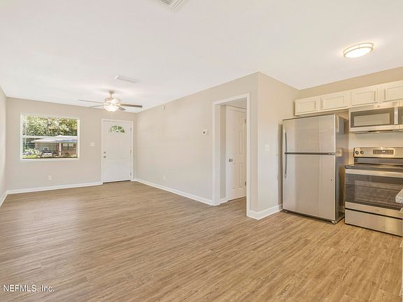 5th image of 1144 Skye Dr W