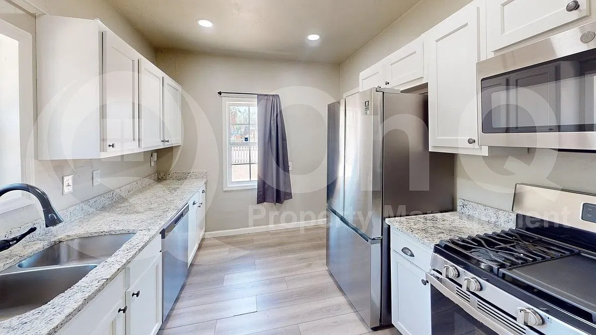 3 bed, 2.0 bath, 1160 sqft, $1,575 — Photo 3