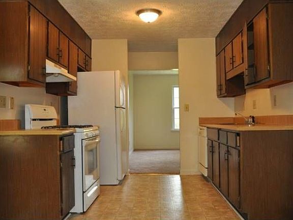 kitchen to dining room