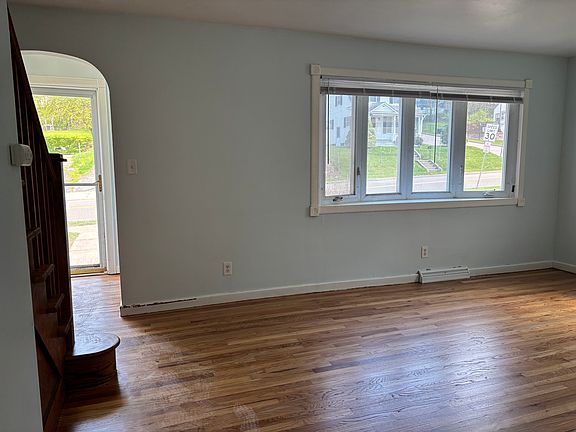 4th image of 58 Burr Ave