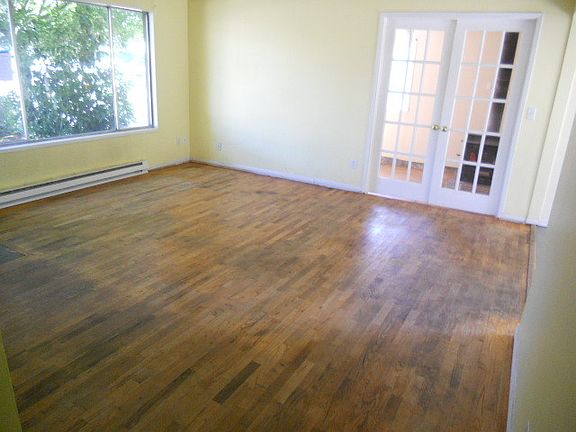 4th image of 2911 C St SE