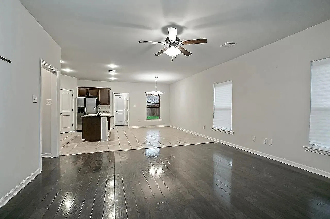 3 bed, 1588 sqft, $2,100 — Photo 4