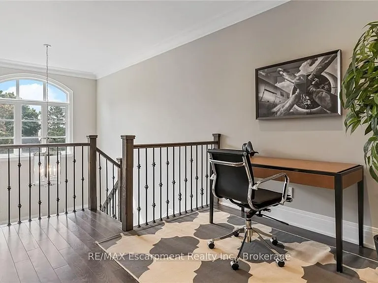 81 Brock St — Photo 32
