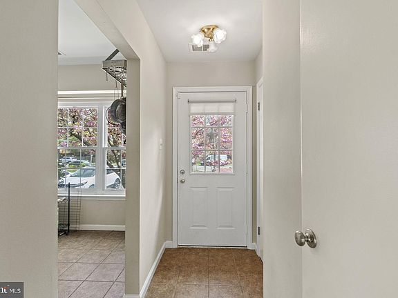 2nd image of 6917 Chiswick Ln