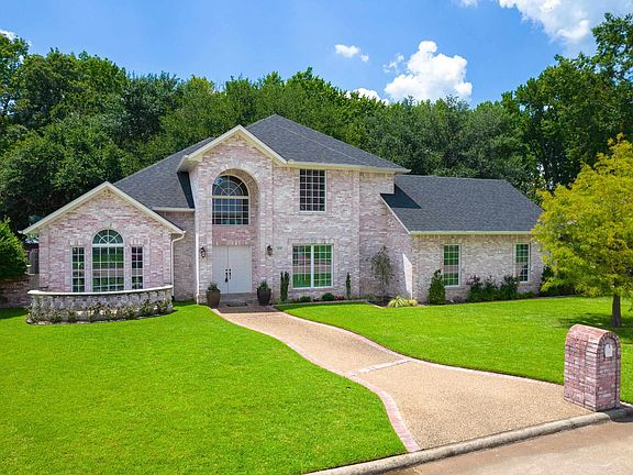 2nd image of 209 Turnberry Cir