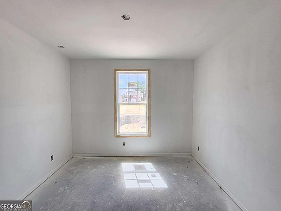5th image of 30 Silverleaf Trl