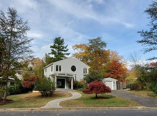 7532 Willow Ln, Falls Church, VA 22042