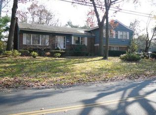 30 Sammis Ln, White Plains, NY 10605