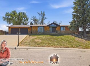 865 W Deer St, Glenrock, WY 82637