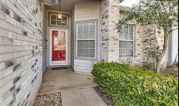 3 bed, 1700 sqft, $2,300 — Photo 4