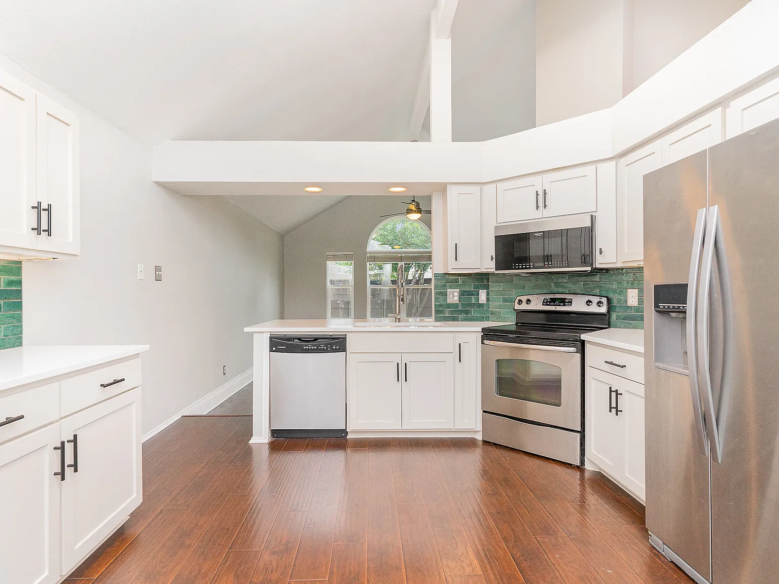 3 bed, 1421 sqft, $2,350 — Photo 4