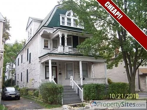 228 Amherst St photo 1