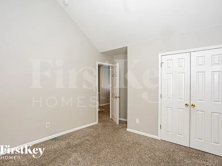 8605 Royal Bluff Dr — Photo 13