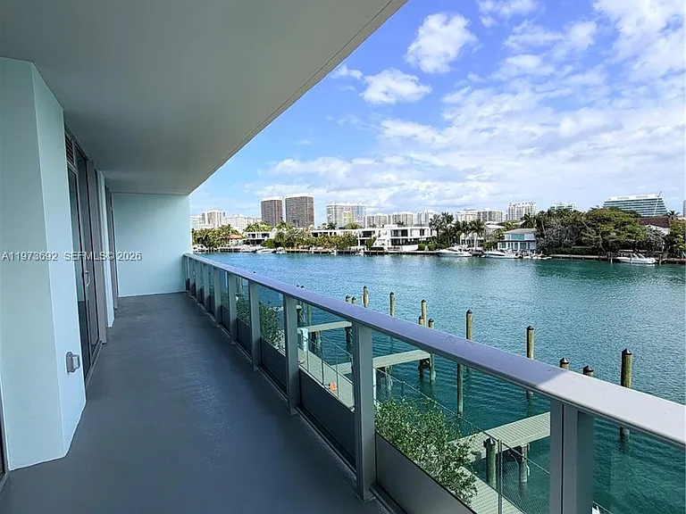 9221 E Bay Harbor Dr #307 — Photo 27