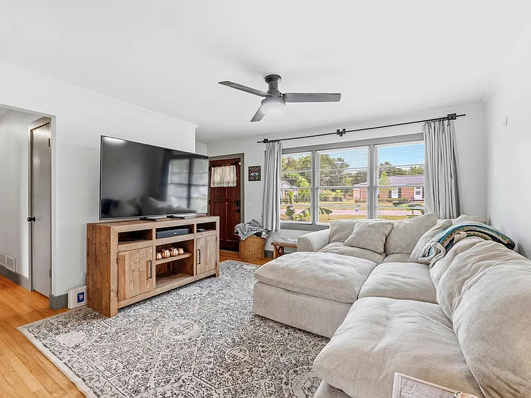 250 Morningview Dr — Photo 5