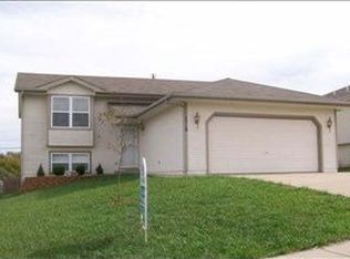 1718 SW Stone Crest Dr, Topeka, KS 66615