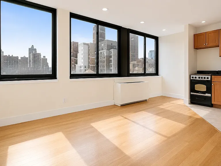 207 E 37th St #1 — Photo 11