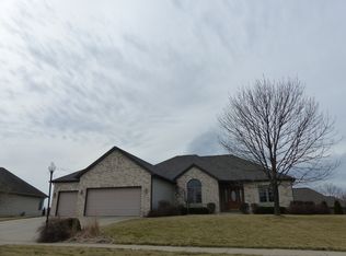 217 Dogwood Ln, Pekin, IL 61554