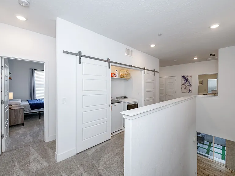 2833 E Teaberry Dr — Photo 36