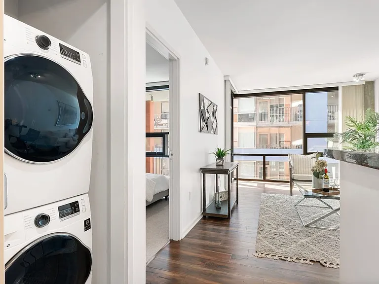 350 11th Ave #626 — Photo 9