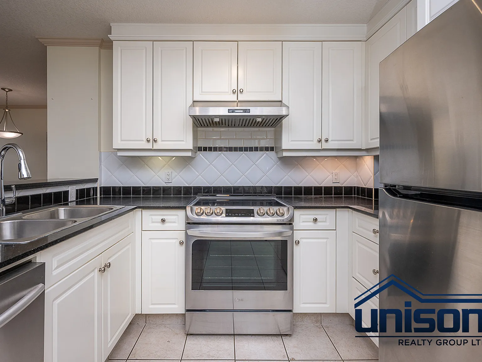 2 bed, 1001 sqft, $2,100 — Photo 2