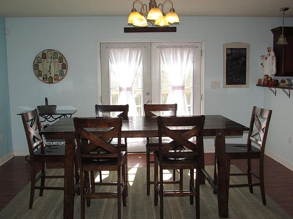 5th image of 827 Townsend Ct
