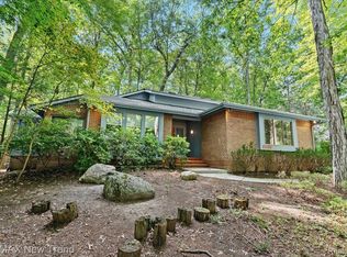 3539 Oakleaf Dr, West Bloomfield, MI