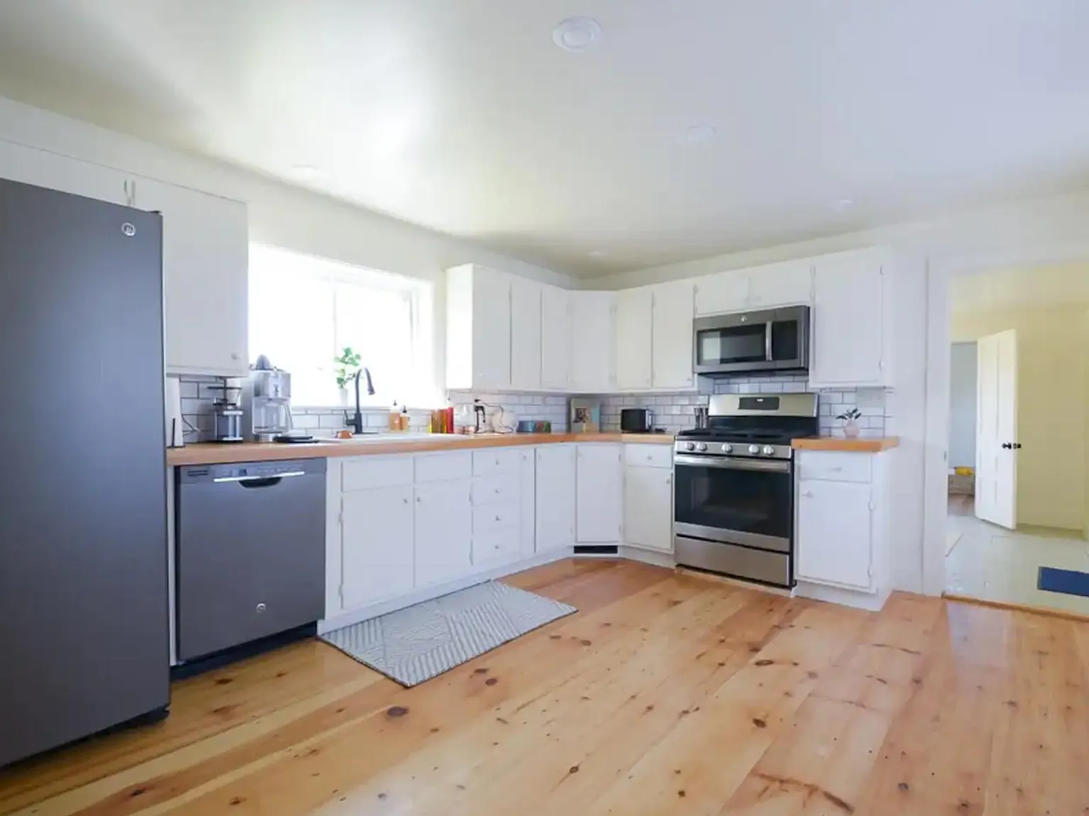 639 West St — Photo 3