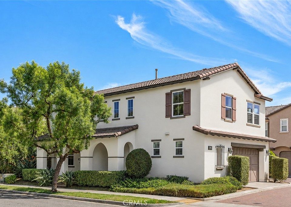 1st image of 2992 E Coalinga Dr