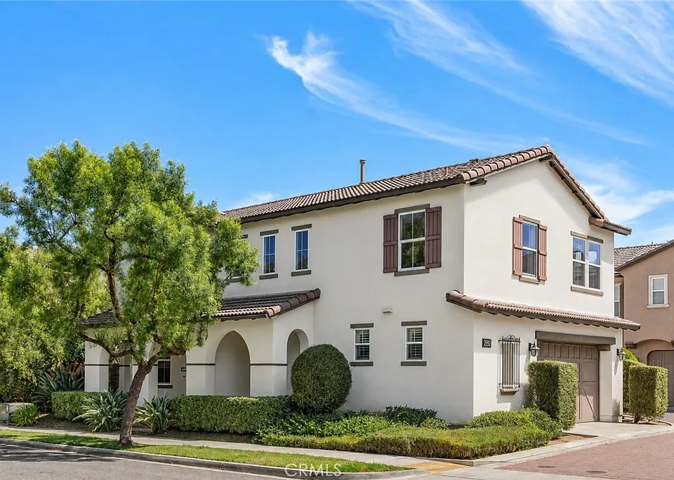 2992 E Coalinga Dr