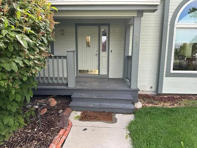 427 Edwards Dr — Photo 1