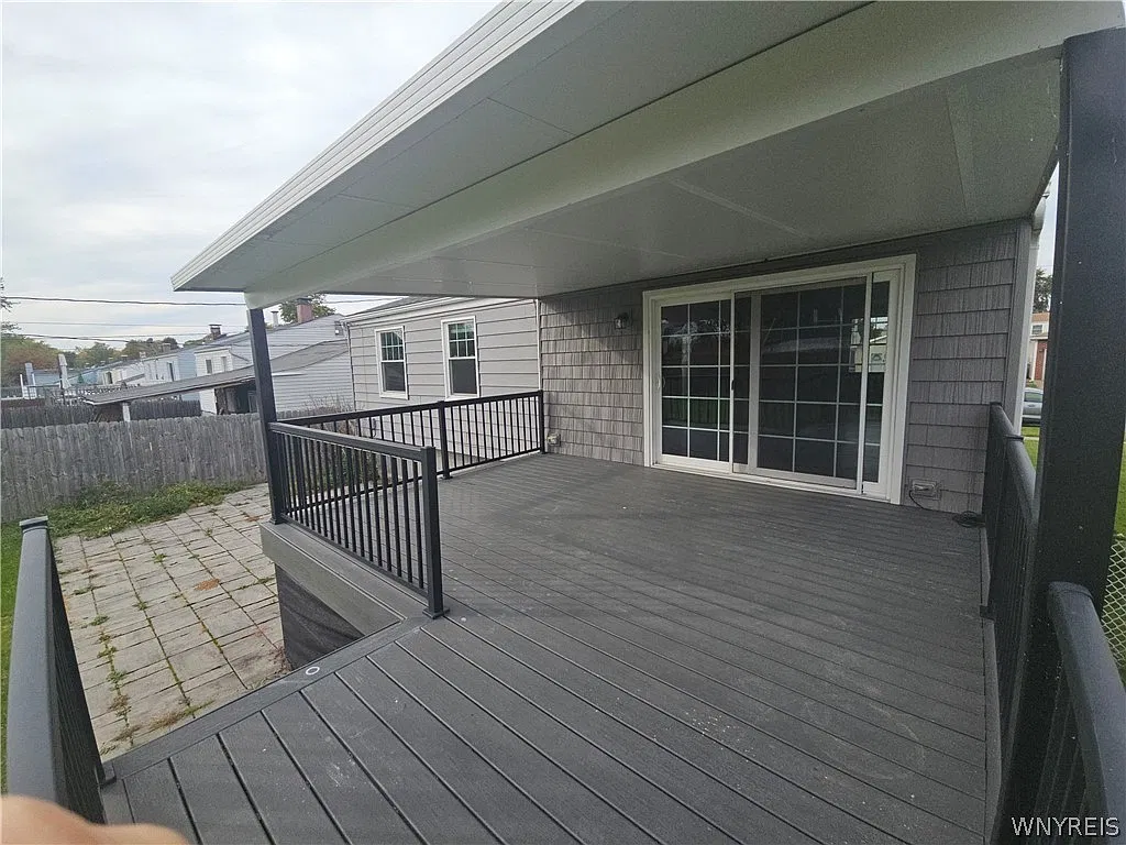 3 bed, 1.0 bath, 936 sqft, $2,650 — Photo 2