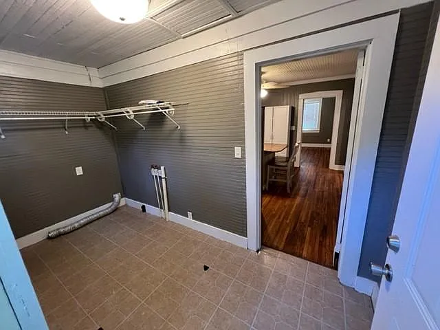 330 Edgewood Dr — Photo 13