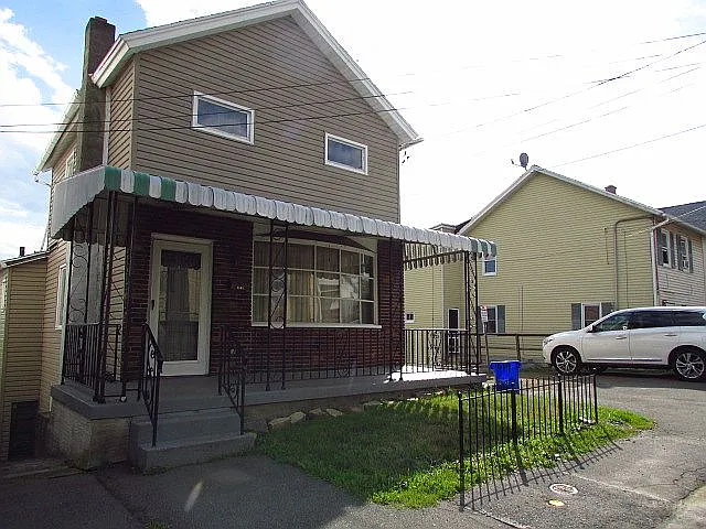 1505 Division St photo 1