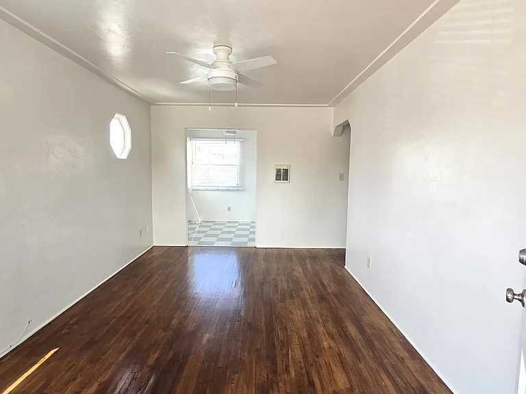 4014 Mission Blvd #UPSTAIRS — Photo 3