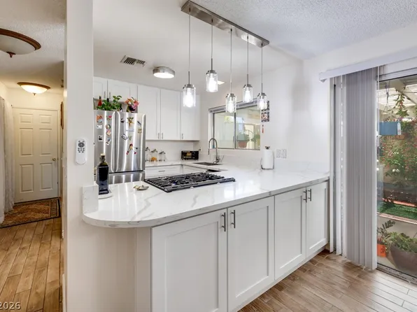 7304 Empress Dr, Las Vegas, NV 89147