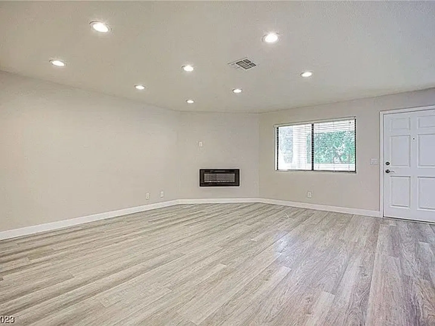Beautifully Renovated 2-Bedroom, 2-Bathroom Apartment in West Las Vegas! — Photo 4