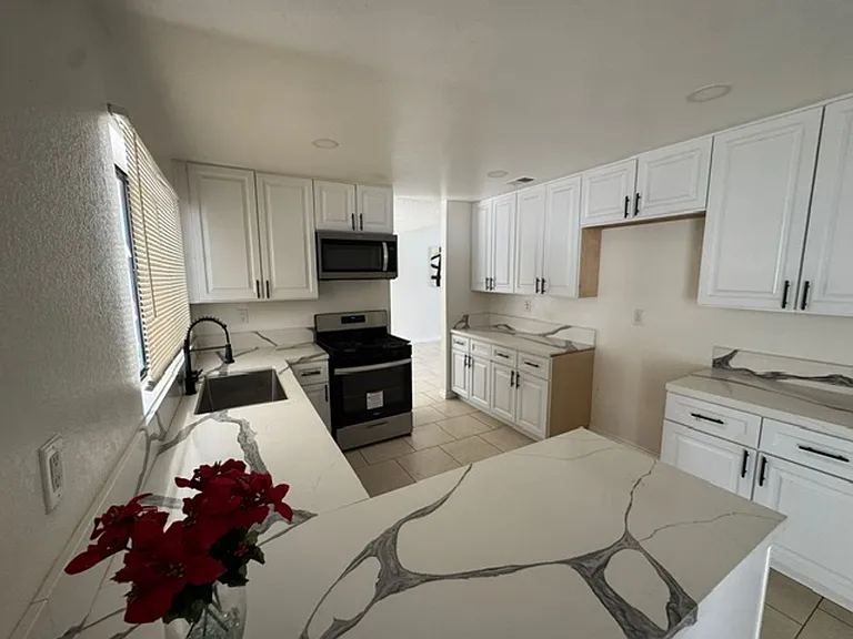 409 Wimbledon Dr — Photo 5