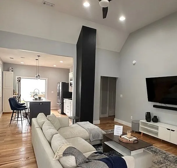 1605 English Ave — Photo 3