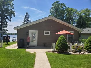 1075 S Wildwood Dr, White Cloud, MI 49349