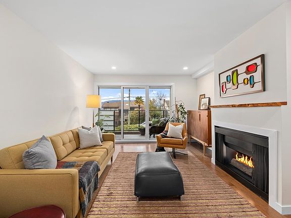 4th image of 2336 Wall St #204