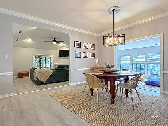 5th image of 135 Lakeshore Dr
