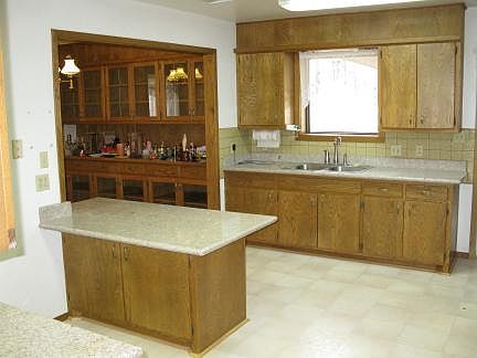 5th image of 705 W 15th St