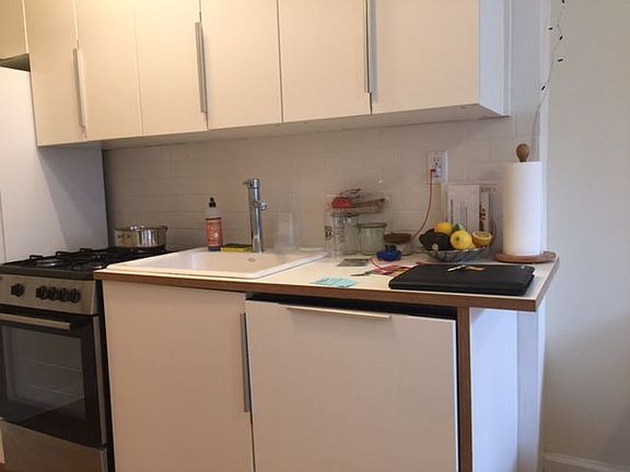 5th image of 17 E 7th St APT 5C
