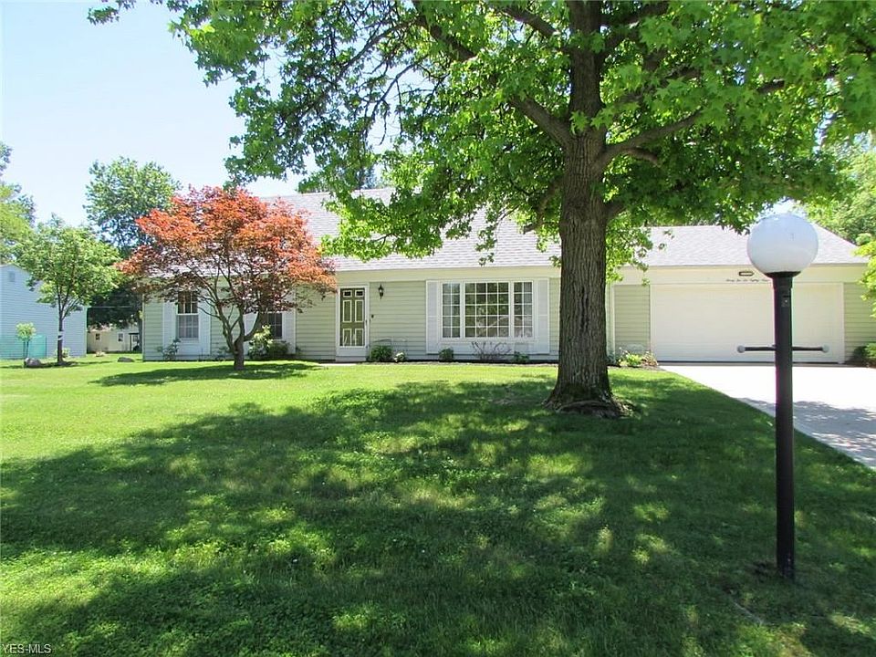 1st image of 32689 Greenwood Dr