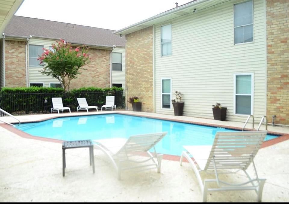 1st image of 2300 Augusta Dr APT 13